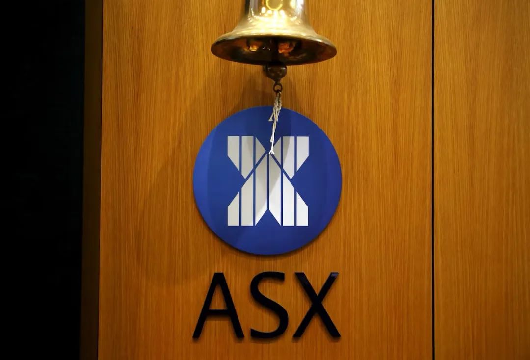 Australian Stocks Surge 0.92% to Top 8000, with Uranium Shares Leading the Way