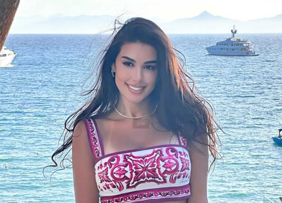 Alluring Images of an Amateur Model 137