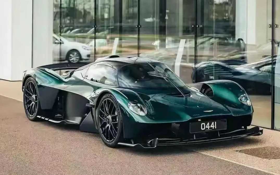 Lamborghini Veneno: The 2013 50th Anniversary Masterpiece That Blurs Lines Between Car and Fighter Jet