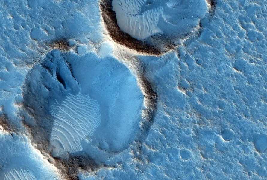 HiRISE Reveals Mars' Acidalia Planitia: Where Sci-Fi Meets Scientific Reality