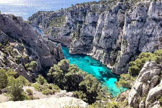Azure Jewels of the French Riviera: Exploring the Stunning Calanques de Cassis
