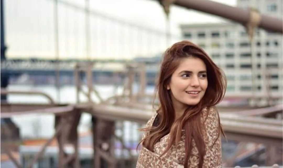 Momina Mustehsan: Pakistan’s Viral Sensation Blending Talent and Grace